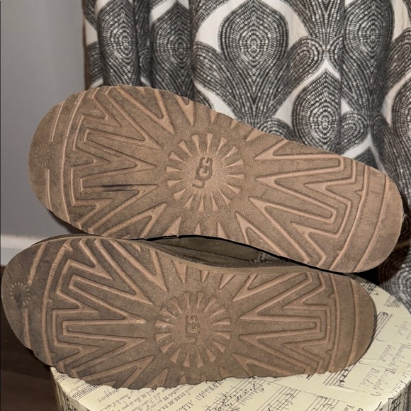 UGG Suede Classic Short Boots SZ 9 - Picture 7 of 8